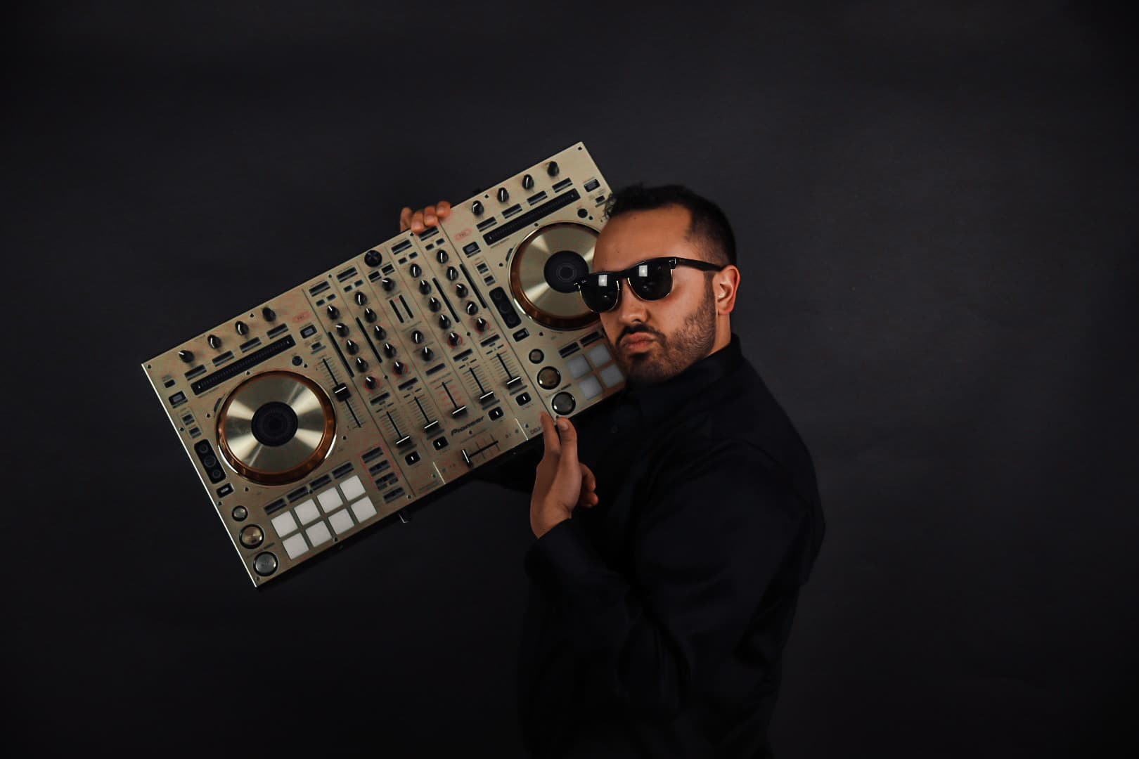 Wie man mit einem Hochzeits DJ Augsburg die perfekte Tanzparty plant