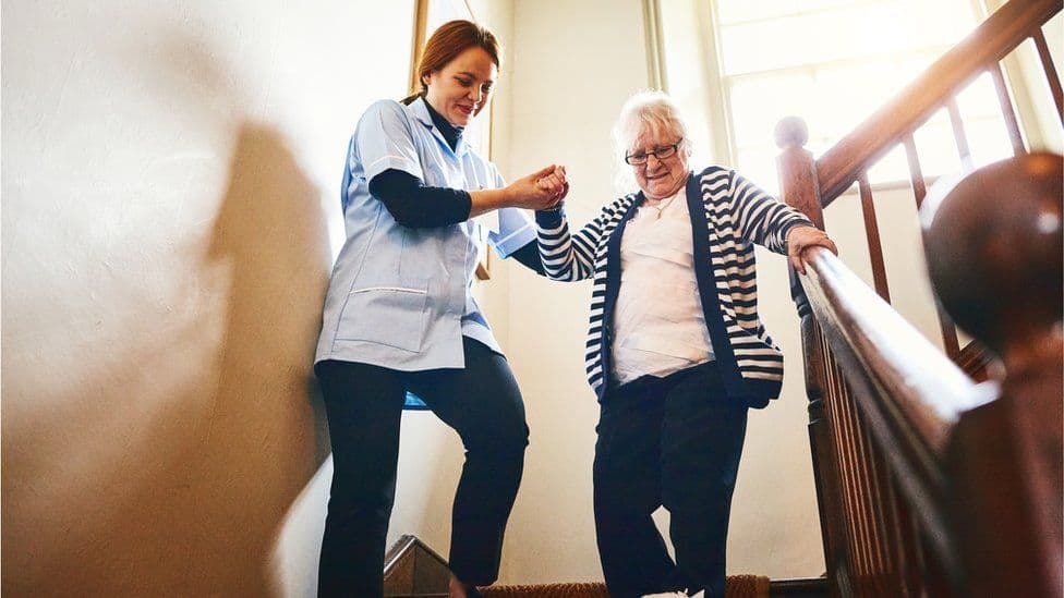24h-Pflege: Pflege Daheim und Wie Polnische Pflegekräfte Senioren Betreuen