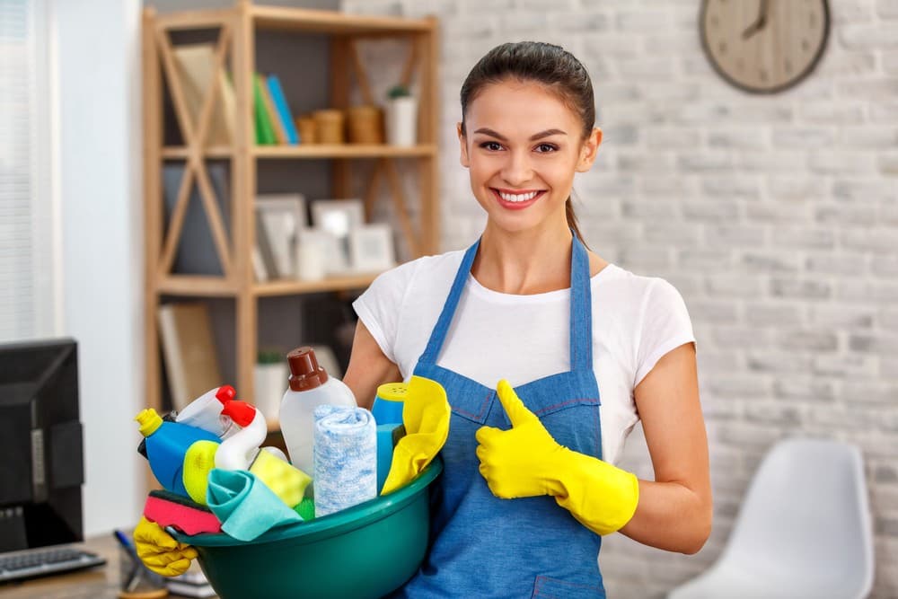 SO REINIGEN SIE IHRE WOHNUNG: EINFACHE TIPPS