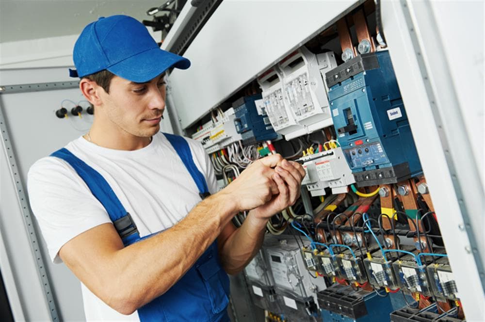 Schritte, um ein hochbezahlter Elektriker zu werden
