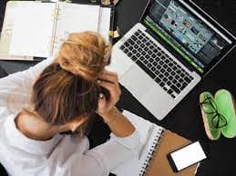 Vom groben Entwurf zur verfeinerten wissenschaftlichen Arbeit: Das Lektorat von Dissertationen entmystifiziert