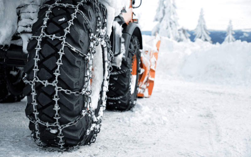 Schneeketten für LKW: Worauf Sie bei der Auswahl von Felgenschutz und Selbstspannung achten sollten