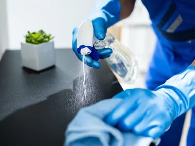 SO REINIGEN SIE IHRE WOHNUNG: EINFACHE TIPPS