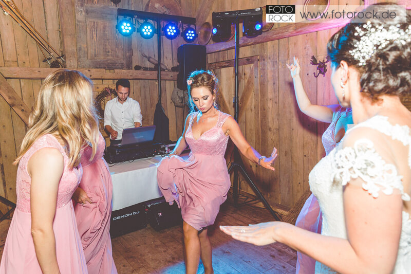Wie ein DJ Hochzeit Ihre Feier in Schwung bringt