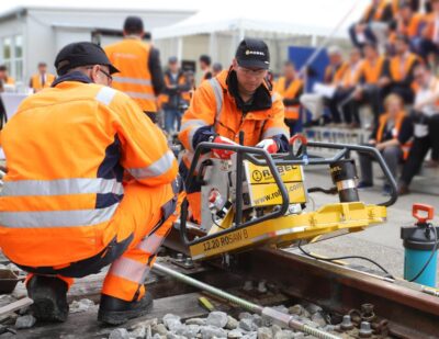 Kammbindemaschinen bieten manuelle und elektrische Optionen