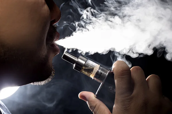 Mit der Tradition brechen: Wie Elfliq Liquids Rauchrituale neu definieren