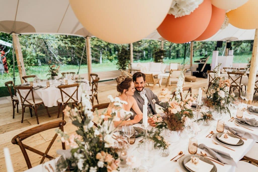 Zauberhafte Hochzeit im Zelt: Feiern Sie Ihren großen Tag im Freien