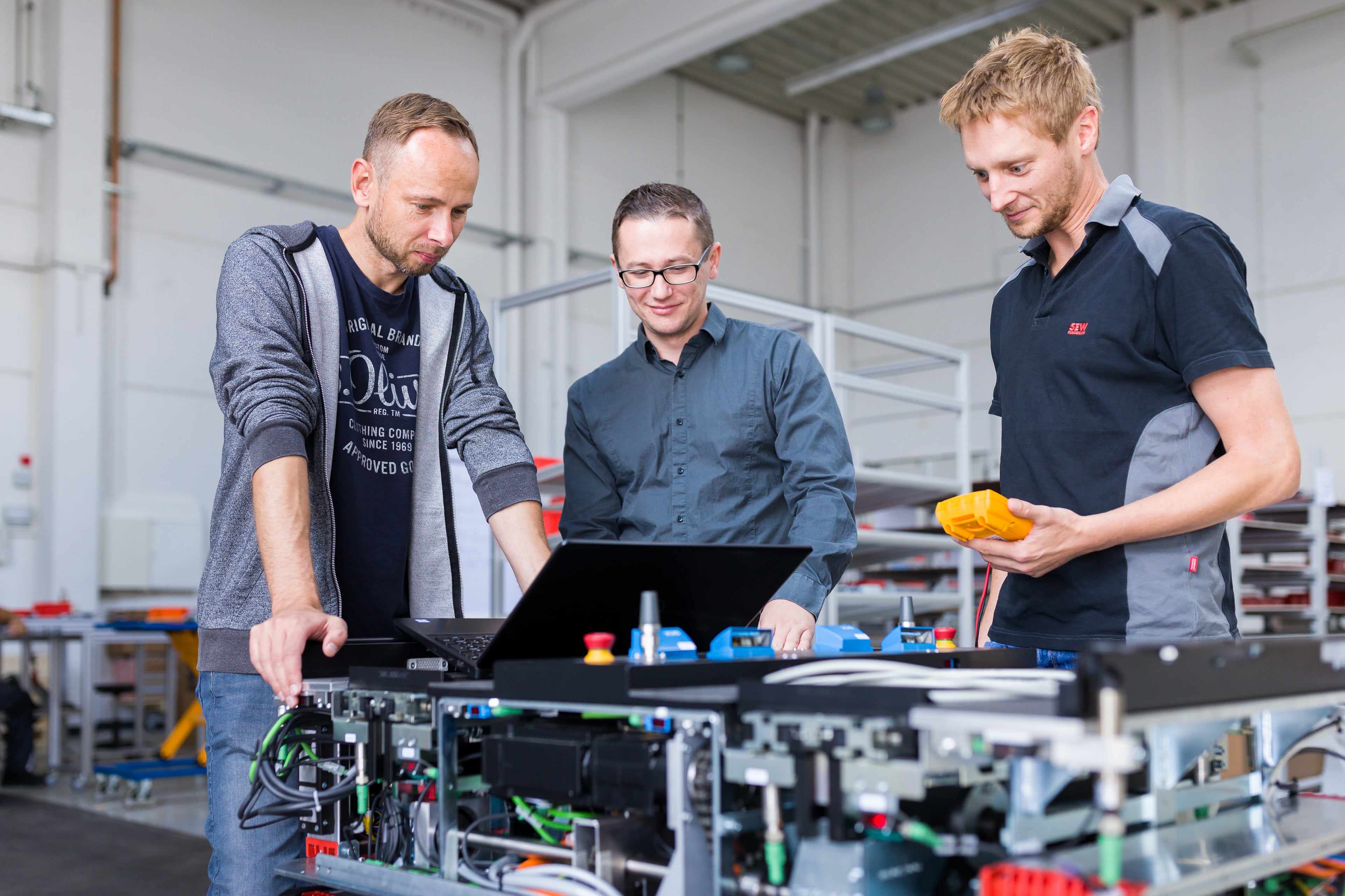 Bewältigung der Herausforderungen bei der Reparatur von Frequenzumrichtern: Bewährte Techniken