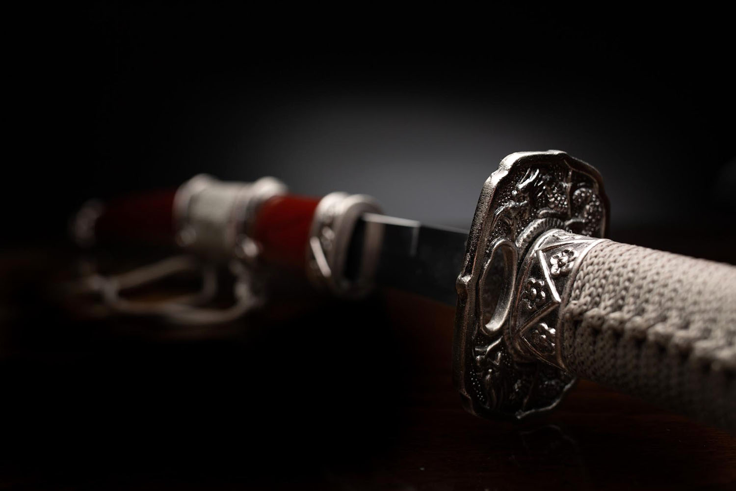 Azure Thunder: Handgefertigtes, maßgeschneidertes Katana mit elektrisierendem Design