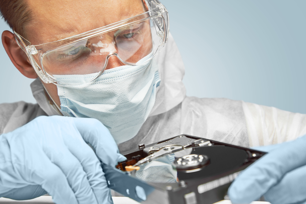Datenrettung bei physischem Festplattenschaden: Wie Experten vorgehen