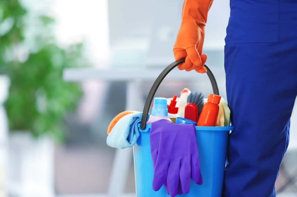 Hausgemachte Reinigungsmittel – 3 Wege, wie natürliche Hausreinigung hilft, ein sichereres Zuhause für Ihre Familie zu schaffen