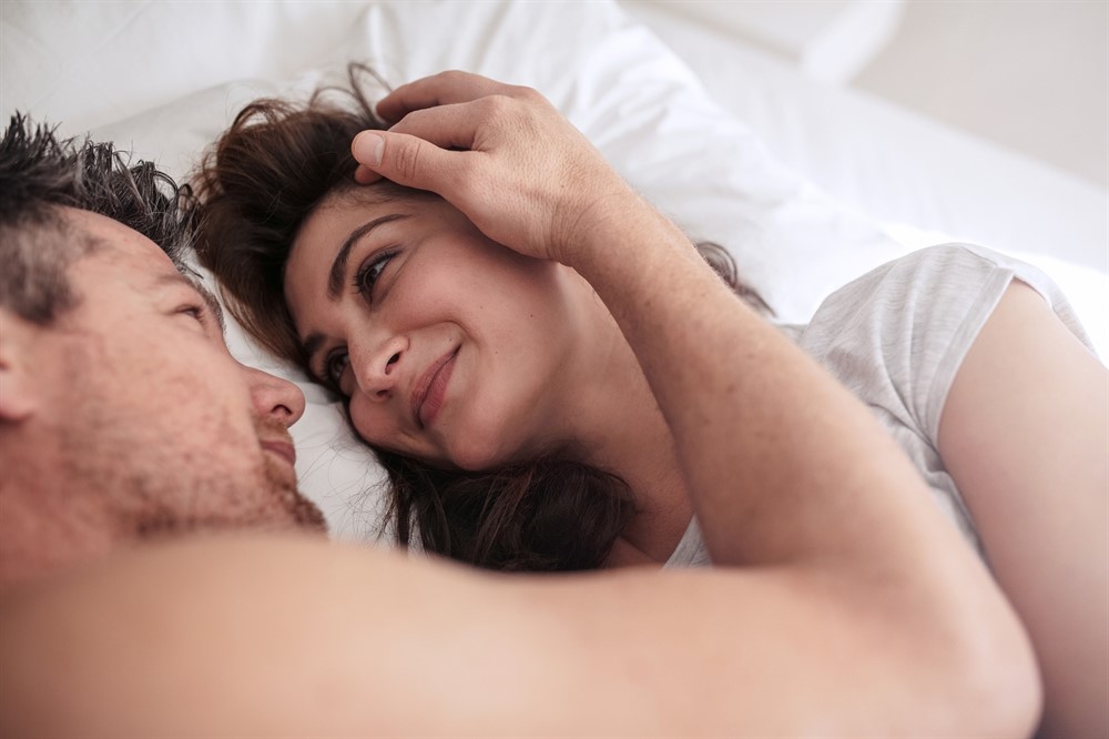 Tolle Tipps, um ihr den guten Orgasmus zu geben, den sie immer wollte! Hier erfahren Sie, wie Sie ihr in nur wenigen Minuten erderschütternde Orgasmen schenken können!