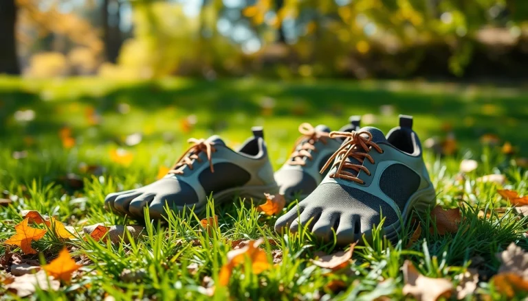 Barfußschuhe in der Natur auf grünem Gras gut präsentiert.